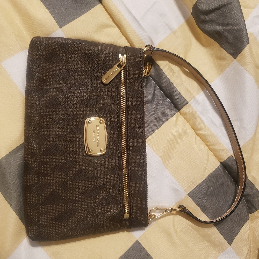 Michael kors wristlet. Valentines day! Treat yourself!!